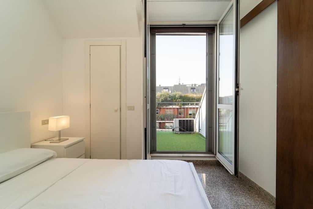 5 Giornate Apt Con Terrazzo E Garage Privato Milan Bagian luar foto