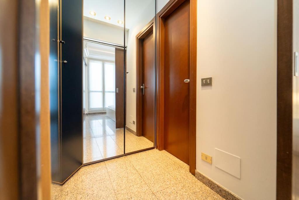 5 Giornate Apt Con Terrazzo E Garage Privato Milan Bagian luar foto