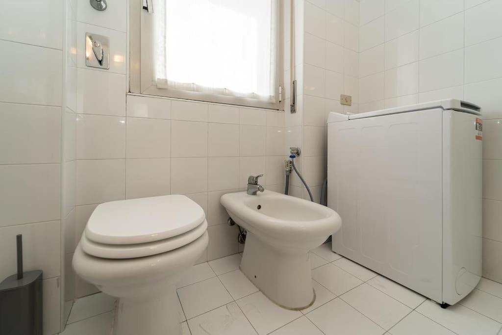 5 Giornate Apt Con Terrazzo E Garage Privato Milan Bagian luar foto