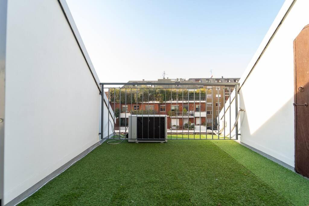 5 Giornate Apt Con Terrazzo E Garage Privato Milan Bagian luar foto