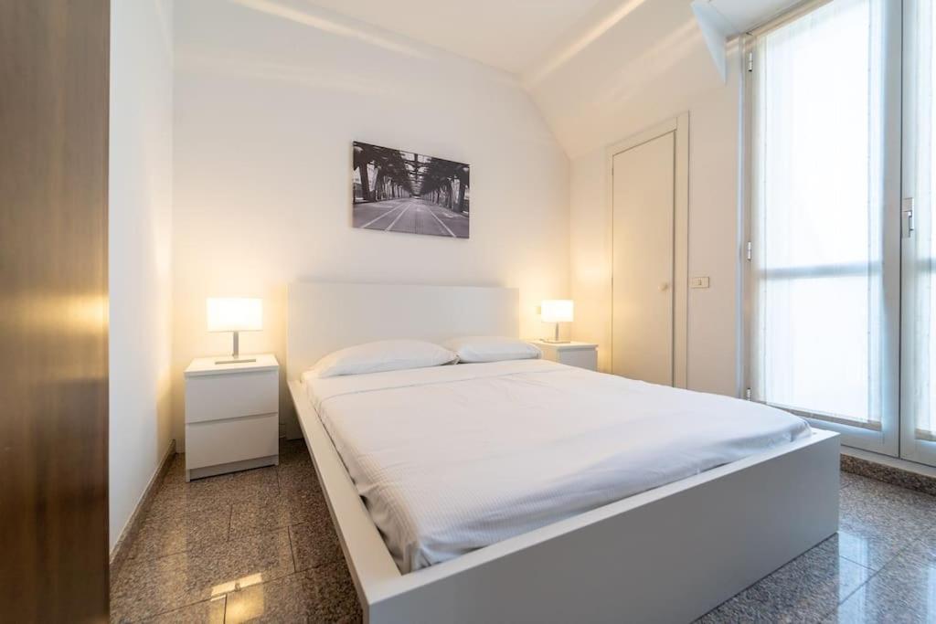 5 Giornate Apt Con Terrazzo E Garage Privato Milan Bagian luar foto